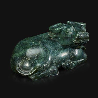 Lot 134 - A large Chinese spinach jade recumbent water buffalo 菠菜绿玉水牛