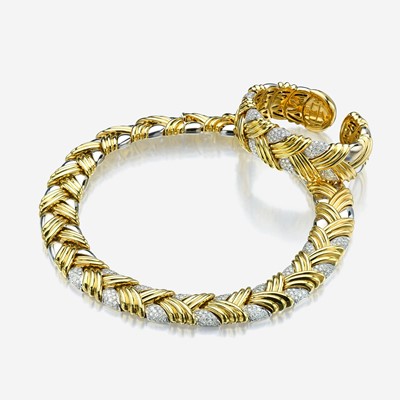 Lot 57 - An eighteen karat two tone gold and diamond necklace with matching bracelet