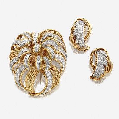 Lot 39 - An eighteen karat gold and diamond brooch and matching earrings