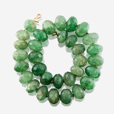 Lot 28 - A green beryl and eighteen karat gold necklace