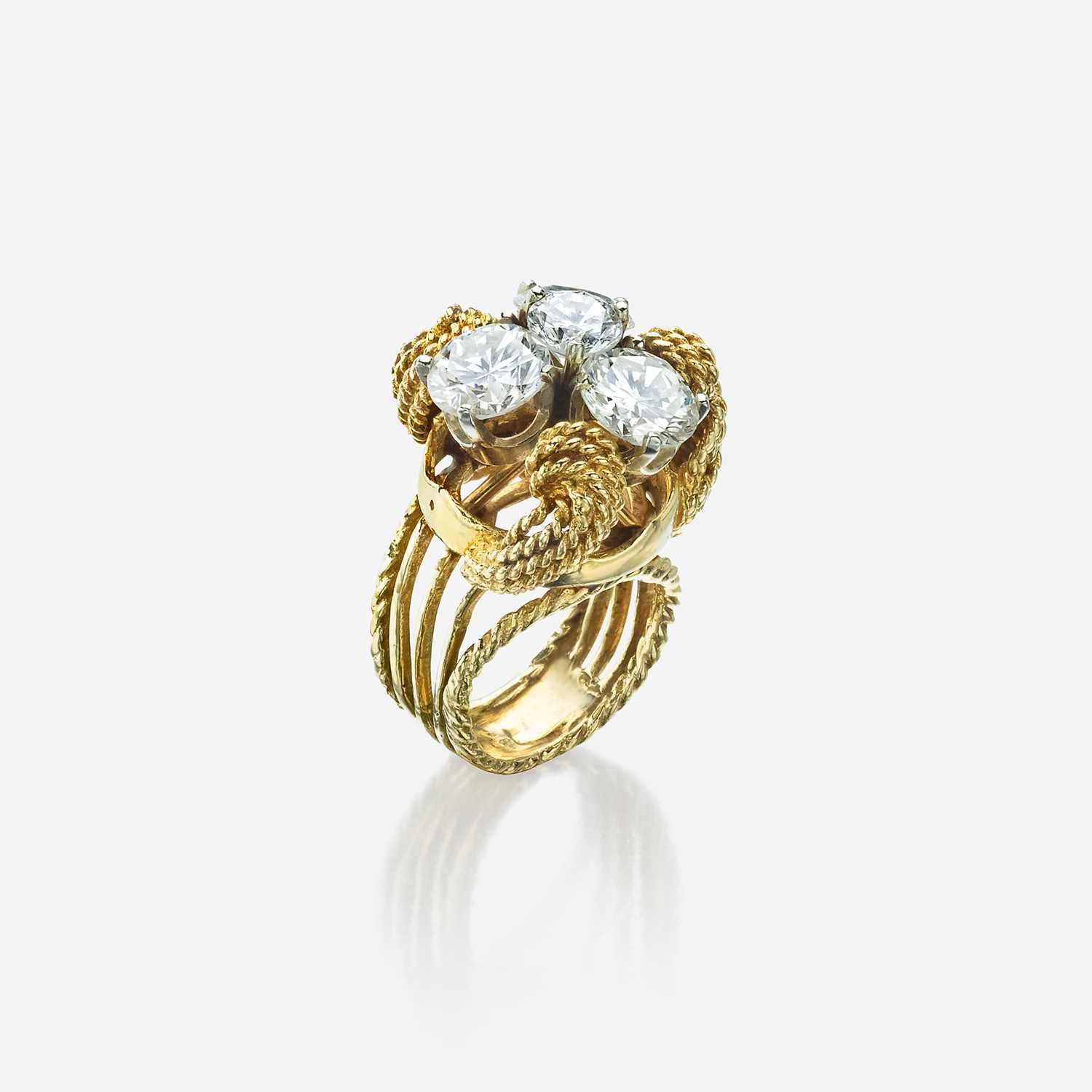 Lot 75 - A diamond and fourteen karat gold ring