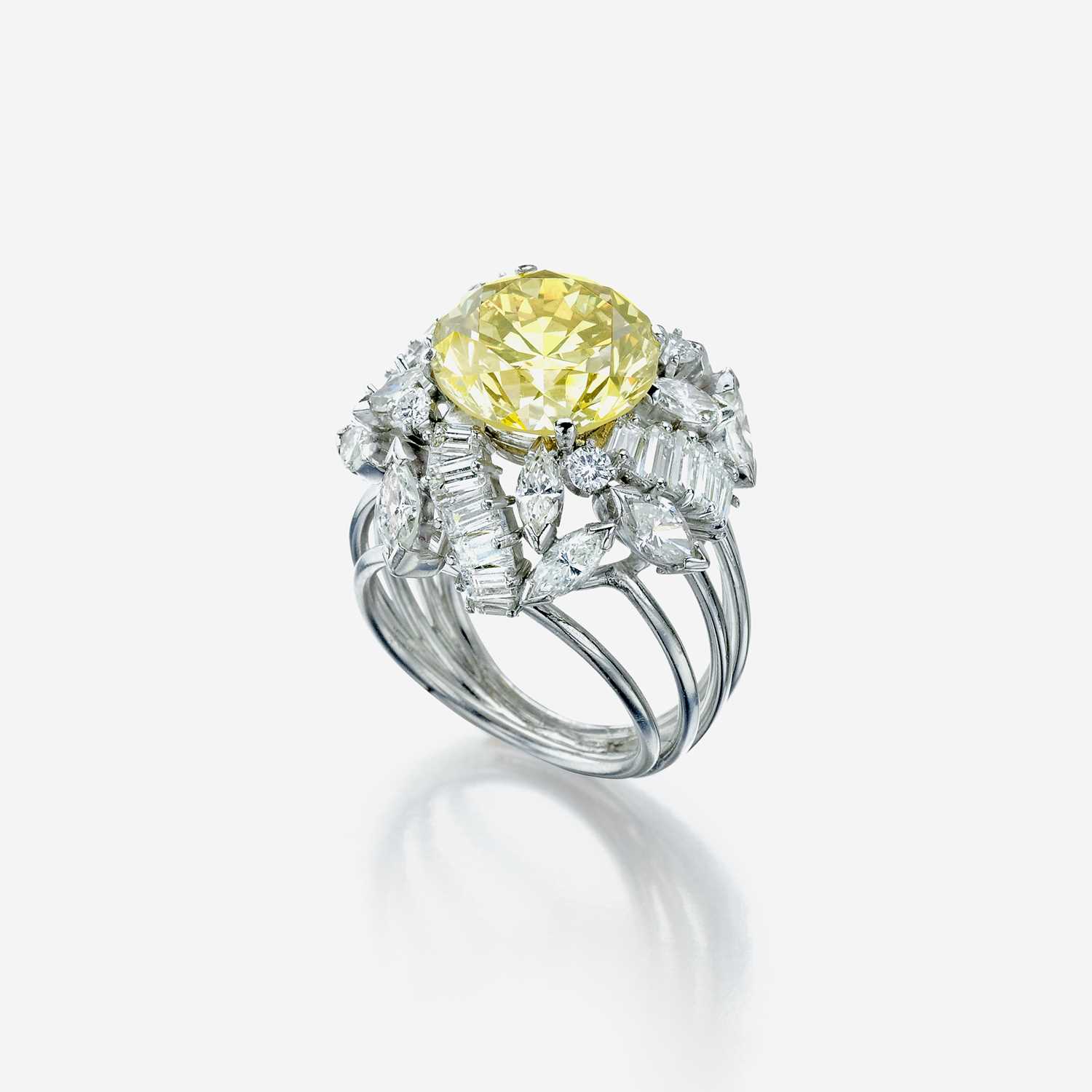 Lot 147 - A colored diamond, diamond, and eighteen karat white gold ring