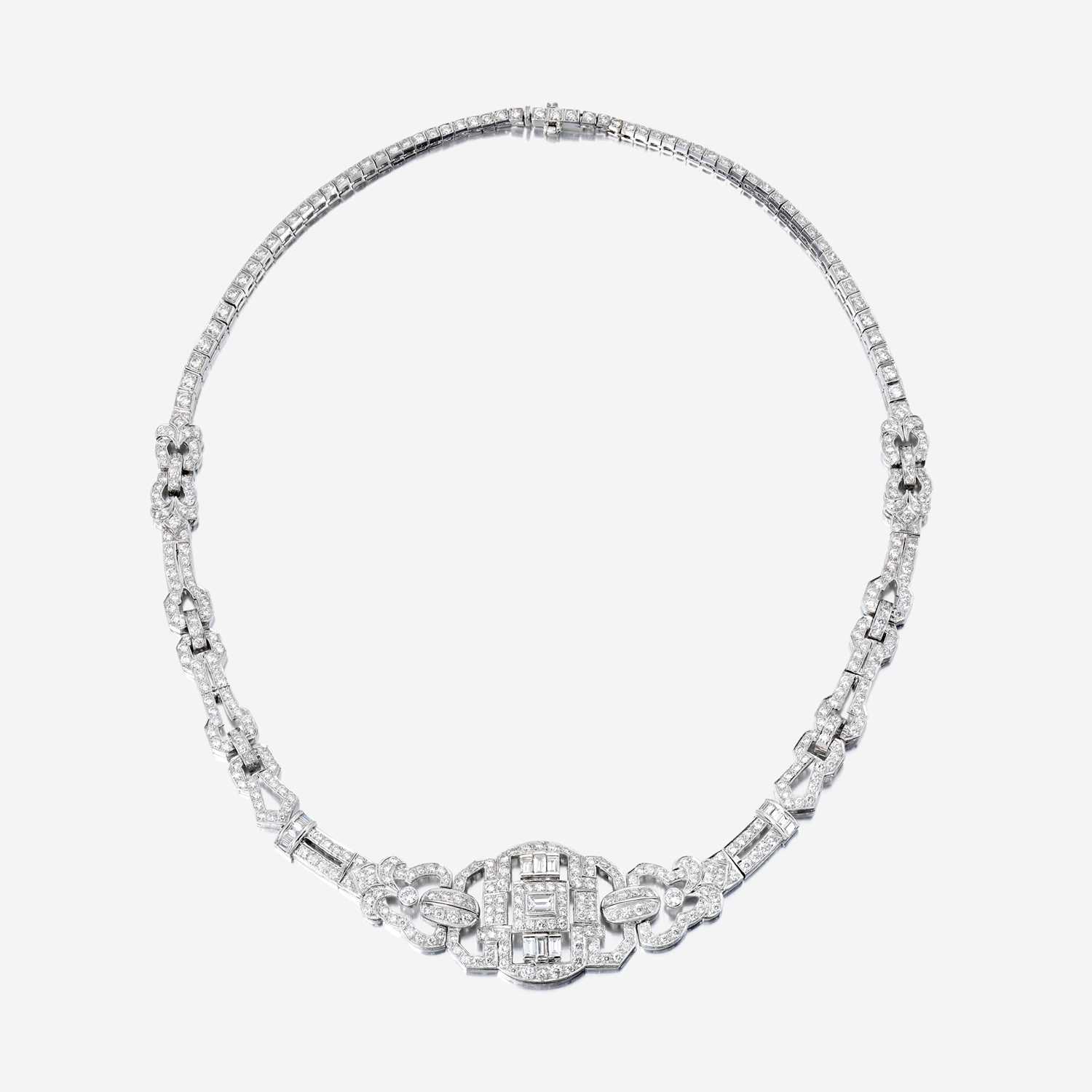 Lot 151 - A diamond and eighteen karat white gold necklace