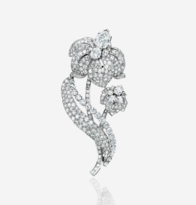 Lot 104 - A diamond and platinum clip brooch, Cartier