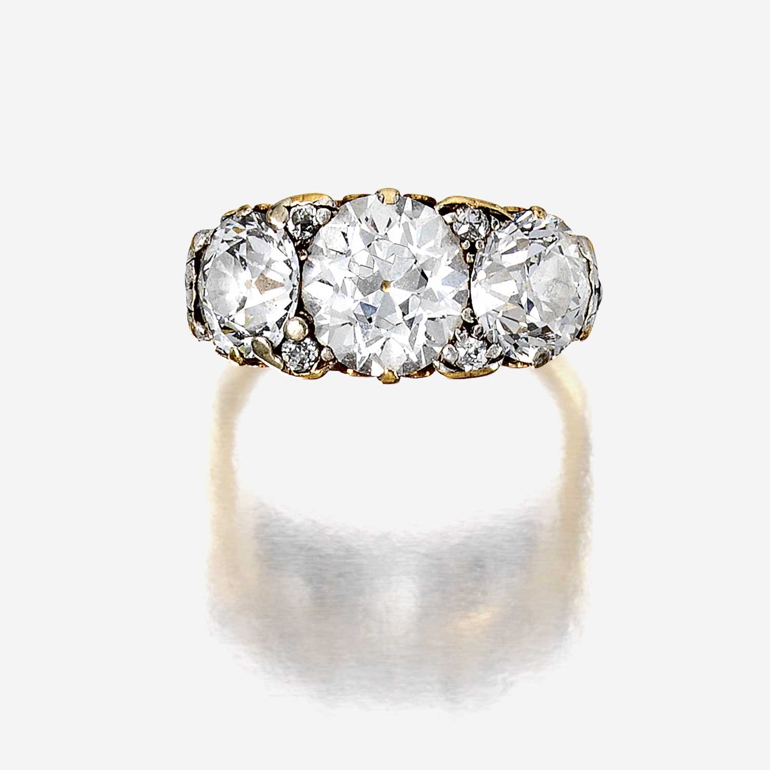 Lot 113 - A diamond and eighteen karat gold ring