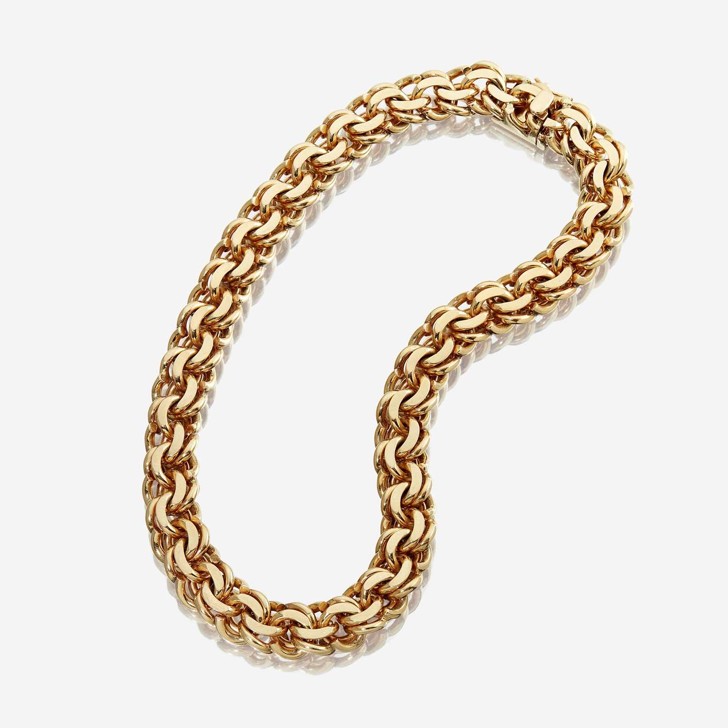 Lot 72 - A fourteen karat gold necklace
