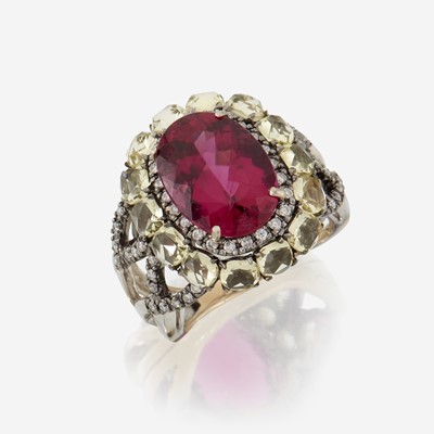 Lot 141 - A pink tourmaline, peridot, diamond, and eighteen karat gold ring