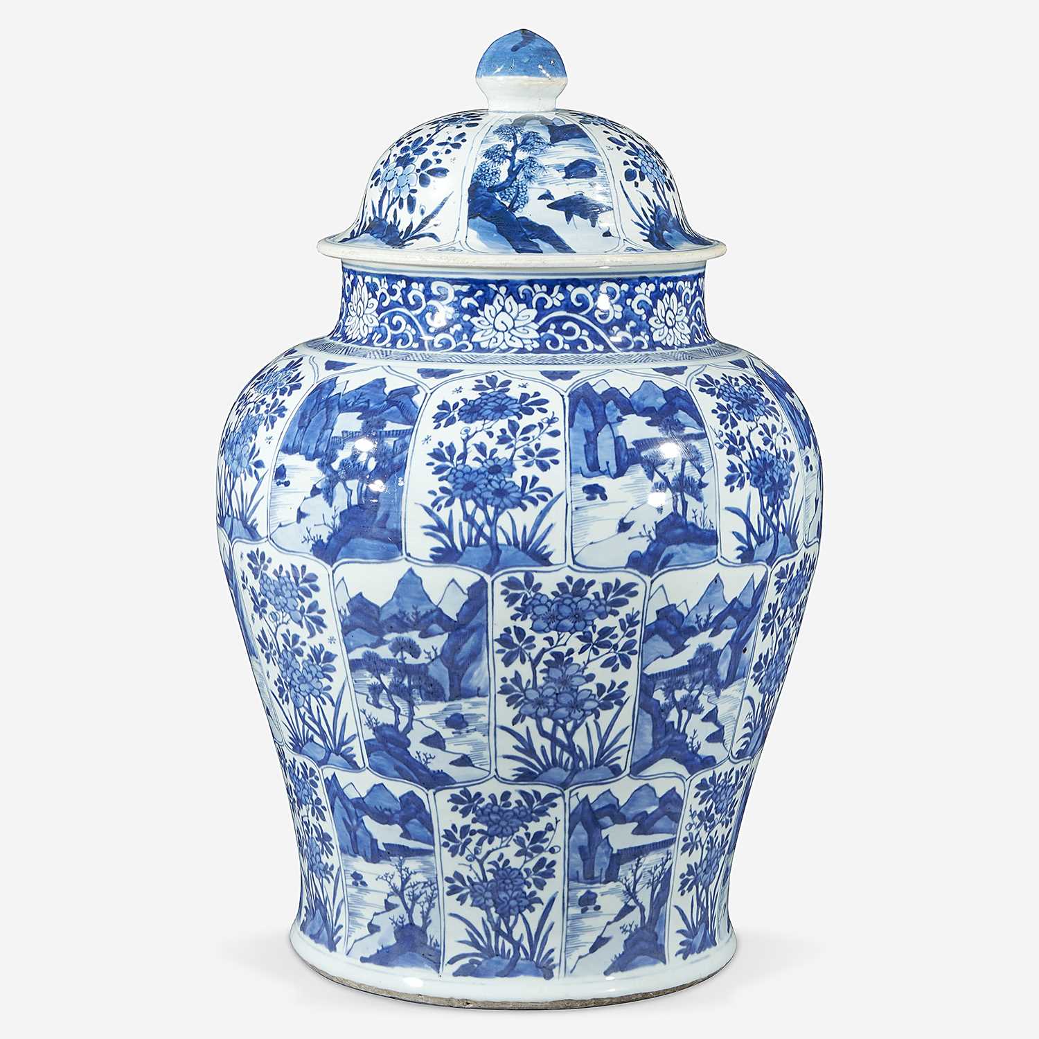 Lot 71 - A Chinese blue and white porcelain large jar and cover