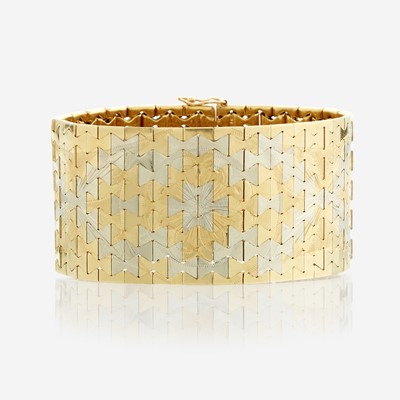 Lot 91 - An eighteen karat bicolor gold bracelet