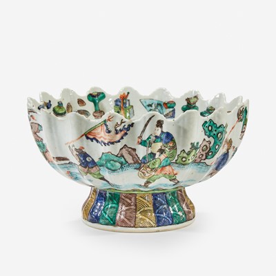 Lot 78 - A famille verte-decorated porcelain lobed bowl