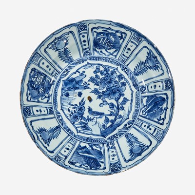 Lot 31 - A Chinese blue and white porcelain “Kraak” type dish