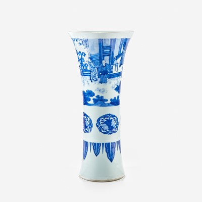 Lot 8 - A large finely-decorated Chinese blue and white porcelain "Romance of the Western Chamber" gu-form beaker vase