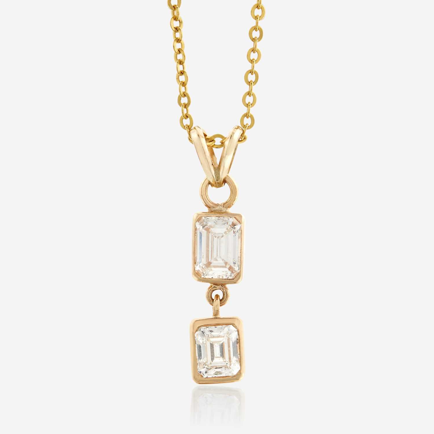 Lot 136 - A diamond and eighteen karat gold pendant