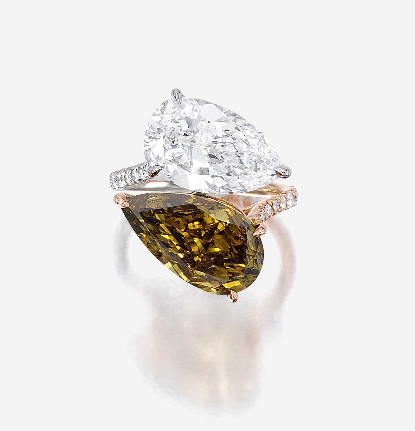 Lot 155 - A diamond, chameleon diamond, platinum, and eighteen karat rose gold ring