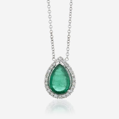 Lot 50 - An emerald, diamond, and eighteen karat white gold pendant with chain