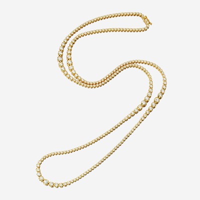 Lot 55 - A diamond and fourteen karat gold necklace