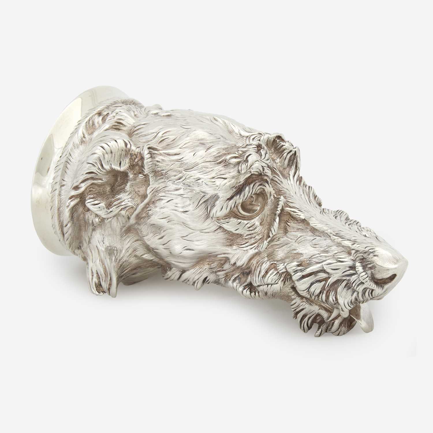 Lot 87 - A Victorian sterling silver otter hound-form stirrup cup