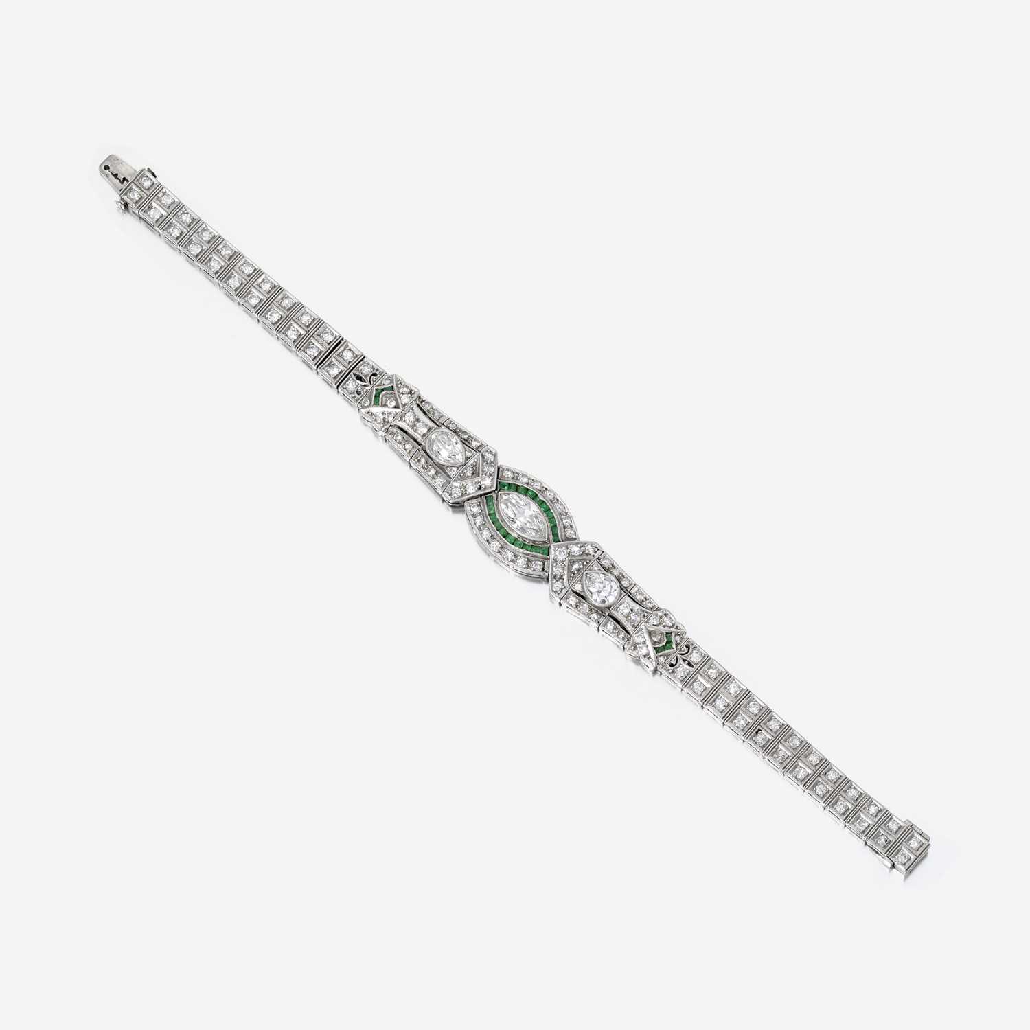 Lot 150 - An Art Deco diamond, emerald, and platinum bracelet