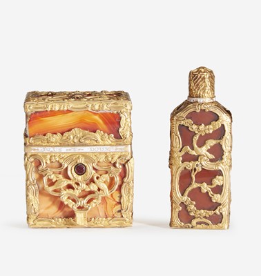 Lot 202 - A George III Gold-Mounted Hardstone Necessaire and Perfume