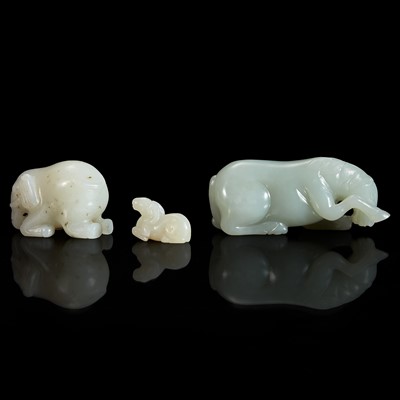 Lot 146 - A group of three Chinese carved jade animals
