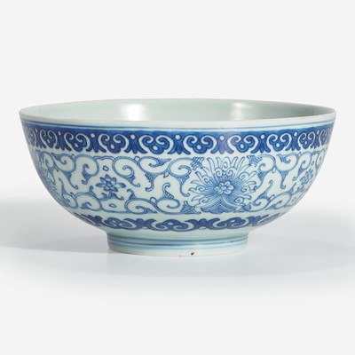Lot 69 - A Chinese blue and white porcelain bowl