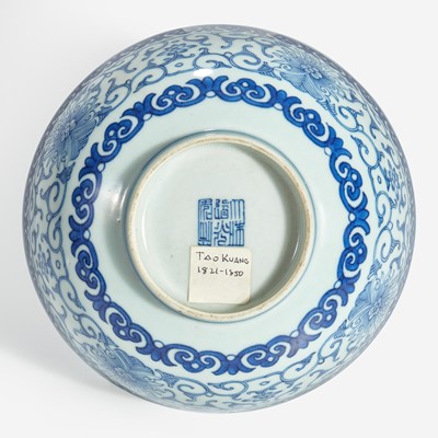 Lot 69 - A Chinese blue and white porcelain bowl