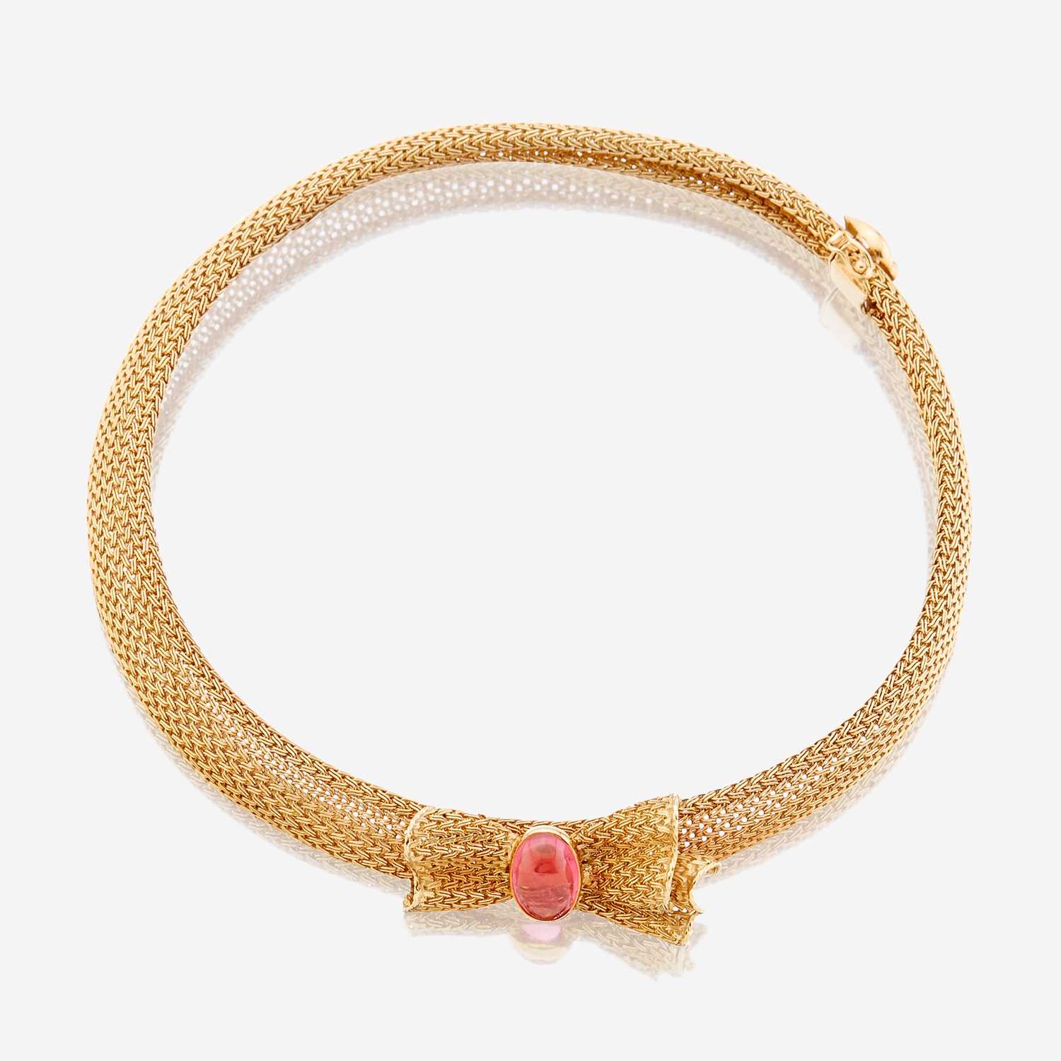 Lot 86 - An eighteen karat gold and pink tourmaline necklace
