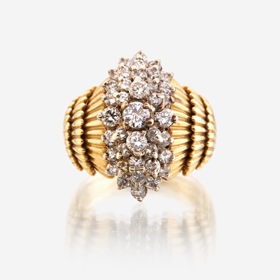 Lot 44 - An eighteen karat gold and diamond ring