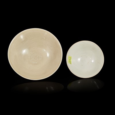 Lot 5 - Two Chinese glazed ceramic bowls