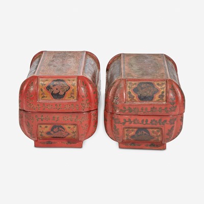 Lot 44 - An associated pair of Chinese incised lacquer boxes 戗金漆盒一对