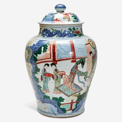 Lot 86 - A large Chinese wucai-decorated porcelain jar and cover 五彩带盖大罐