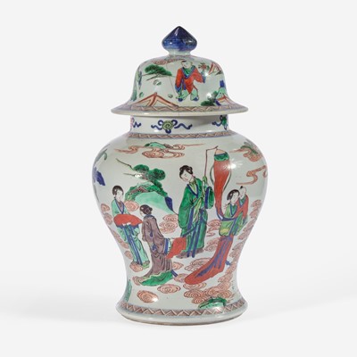 Lot 98 - A Chinese wucai-decorated porcelain jar and cover 五彩盖罐