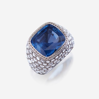 Lot 61 - A sapphire, diamond, and platinum ring, R Simantov