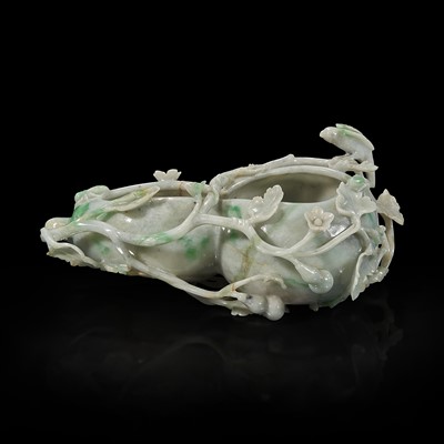 Lot 136 - A Chinese carved jadeite double gourd brushwasher 翡翠葫芦笔洗