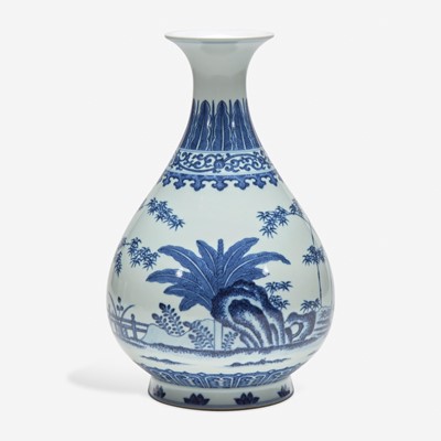 Lot 28 - A Chinese blue and white porcelain vase, Yuhuchunping 青花玉壶春瓶