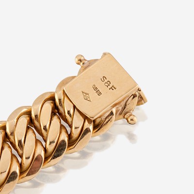 Lot 66 - A fourteen karat gold bracelet