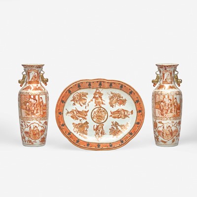 Lot 149 - A Chinese Export porcelain orange Fitzhugh "Auspicious Figures & Hundred Antiquities" bowl and pair of vases