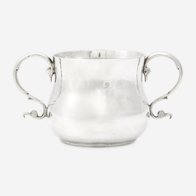 Lot 56 - A silver caudle cup