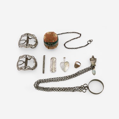Lot 66 - A group of jewelry and accessories