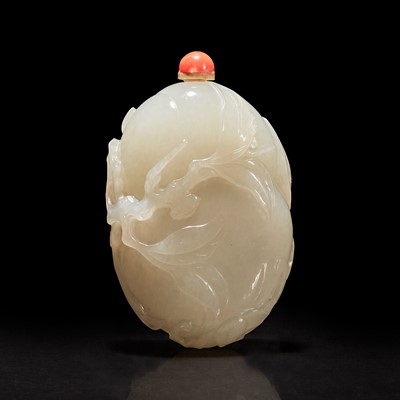 Lot 108 - A finely-carved Chinese white jade snuff bottle 白玉鼻烟壶