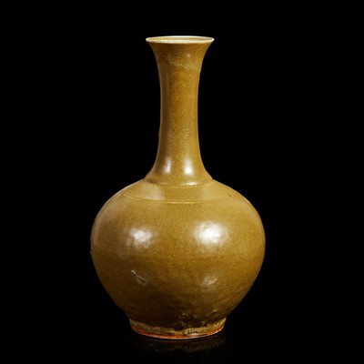 Lot 72 - A Chinese tea dust-glazed vase