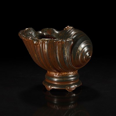 Lot 27 - A Chinese faux bronze porcelain coupe 瓷仿铜贝壳水盂