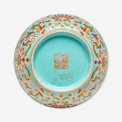 Lot 29 - A Chinese enameled porcelain faux cloisonné seal paste box and cover 珐琅彩带盖印泥盒