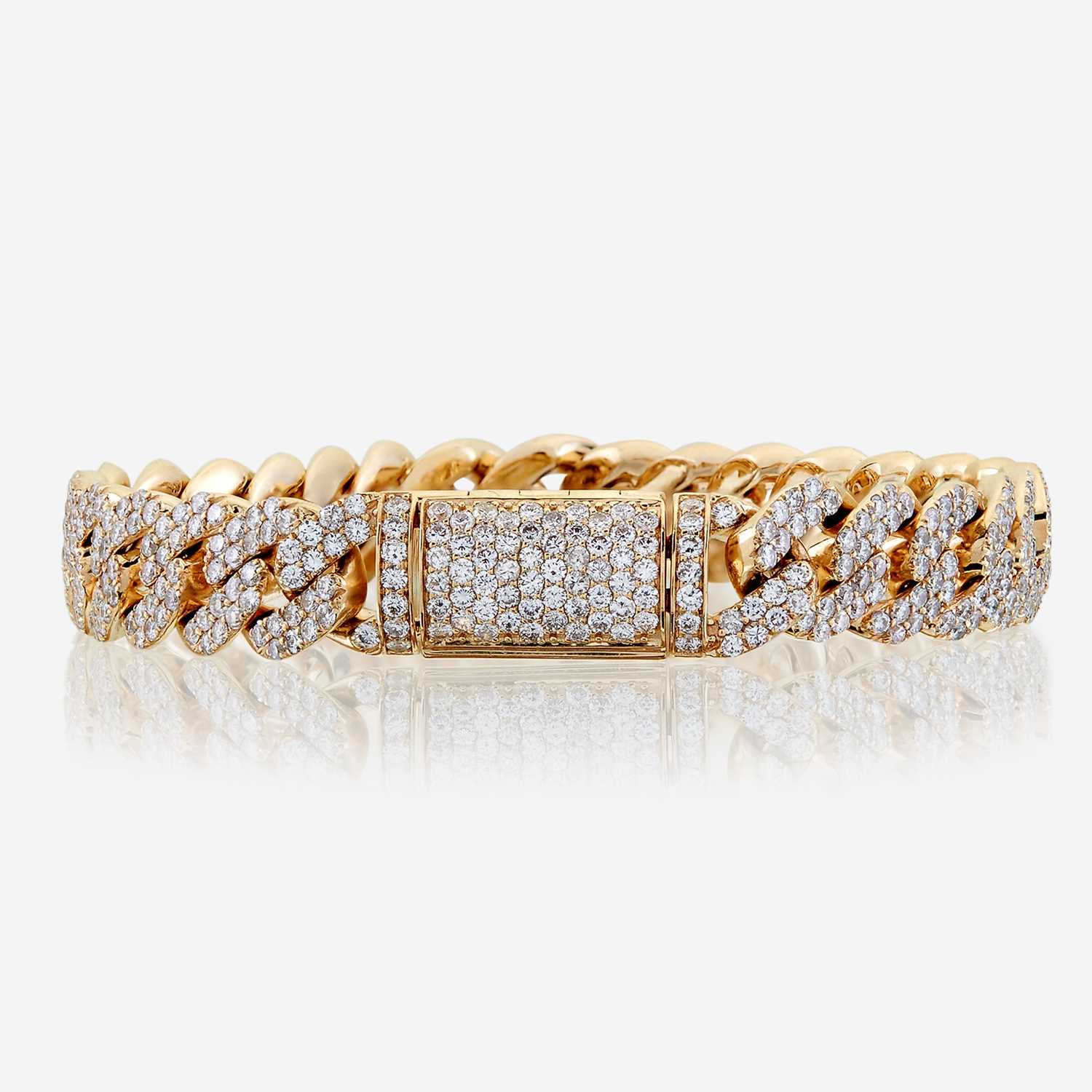 Lot 41 - A diamond and fourteen karat gold bracelet
