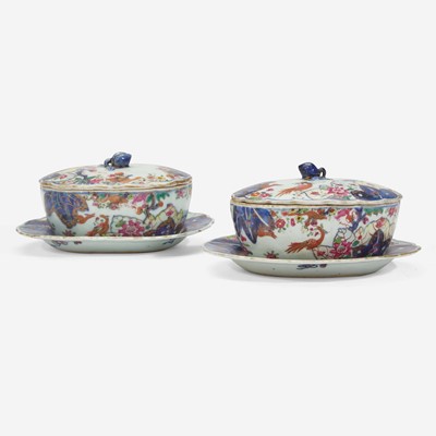Lot 146 - A pair of Chinese Export porcelain "Tobacco Leaf" butter tubs, covers, and stands