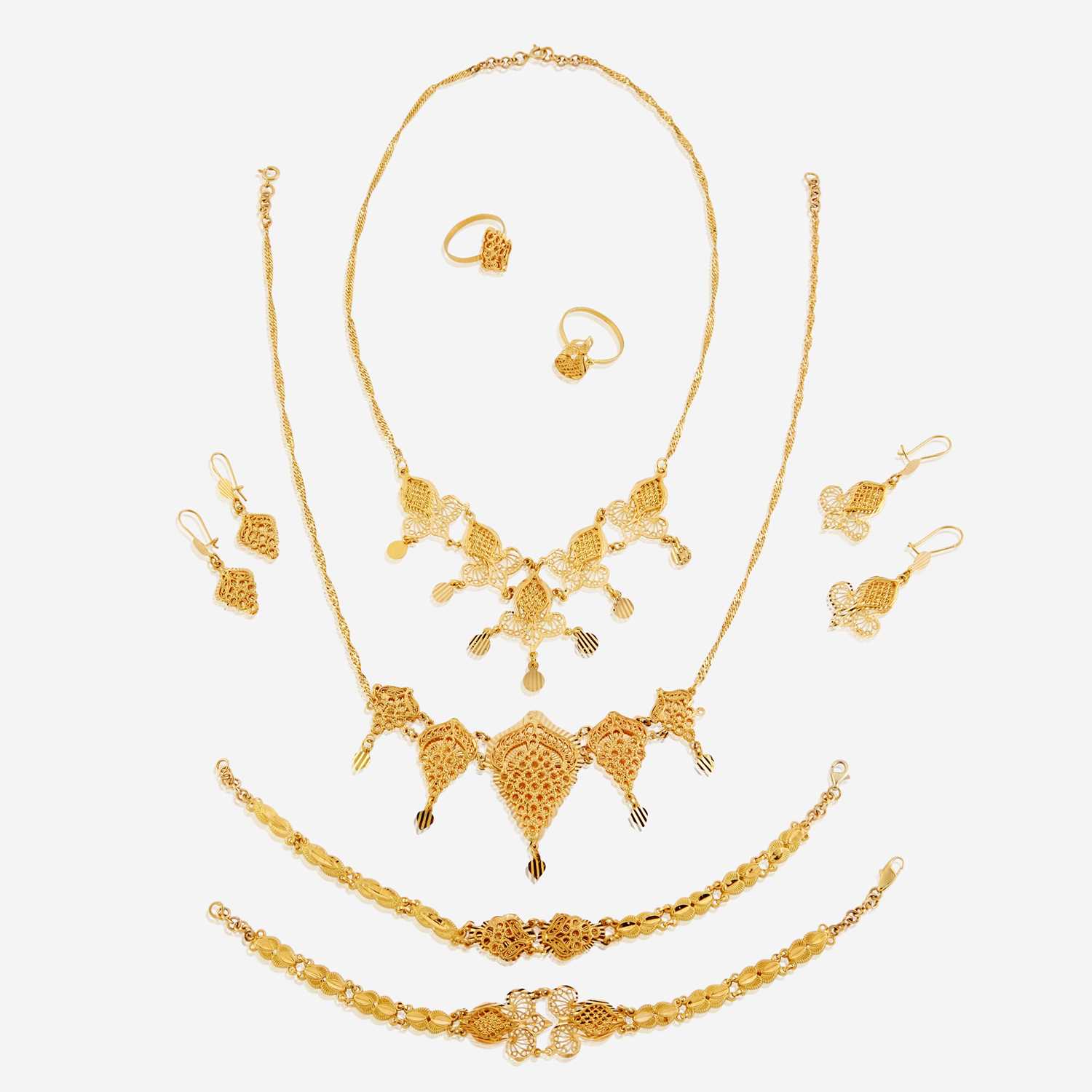 Lot 88 - A collection of eight pieces of eighteen karat gold jewelry