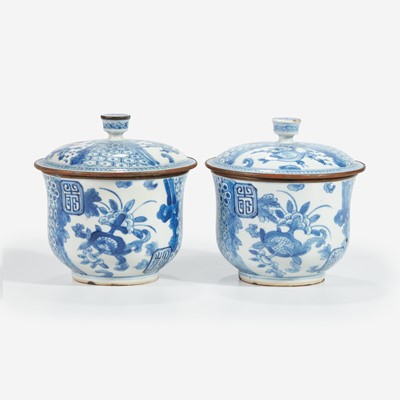 Lot 79 - A pair of Chinese blue and white jars and covers