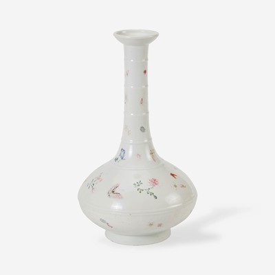 Lot 7 - An unusual Chinese famille rose-decorated "Butterflies and Blossoms" bottle vase 珍罕粉彩长颈瓶