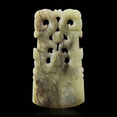 Lot 8 - A Chinese archaistic carved jade “blade” 夔龙纹仿古玉斧