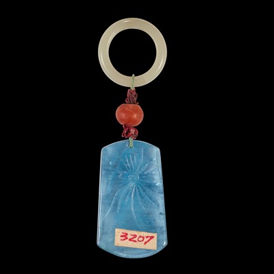 Lot 151 - A Chinese carved aquamarine pendant
